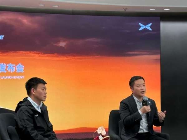 何小鹏：特斯拉很优秀 但Robotaxi仍需要方向盘和刹车