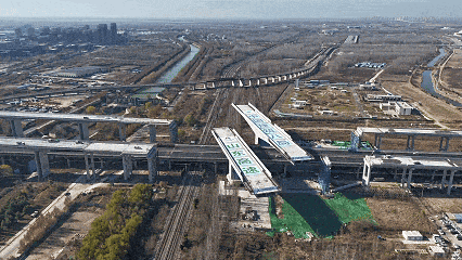 日均可通行15万辆次！全国首个“6车道改12车道” 高速公路改扩建项目通车