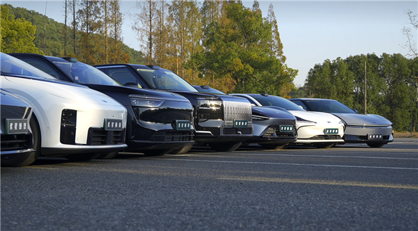 媒体实测9车智驾横评 唯一真神只有华为