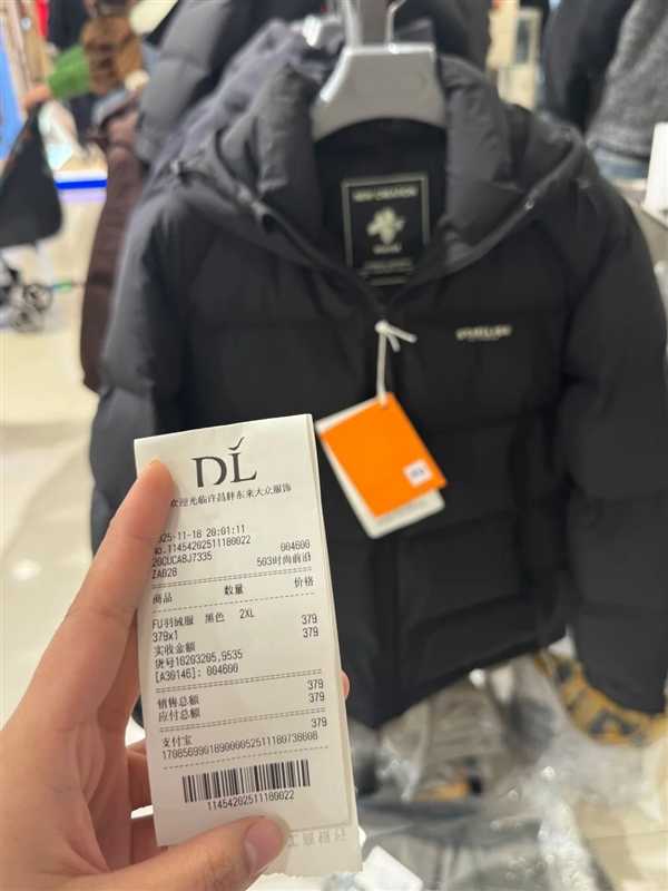 中产涌入超市抢300元羽绒服 网友:符合真香定律