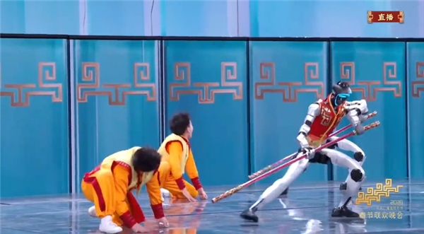 热搜榜一！机器人全面入侵春晚 网友：这才一年进步就这么大