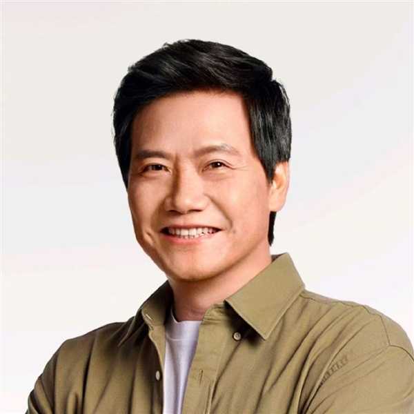 雷军微博换新头像了！网友：配合SU7 Ultra背景像是顶级赛车手