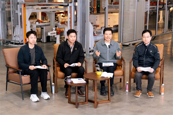 雷军马年第一场直播内容汇总：10倍投入造安全好车！安全团队超3500人