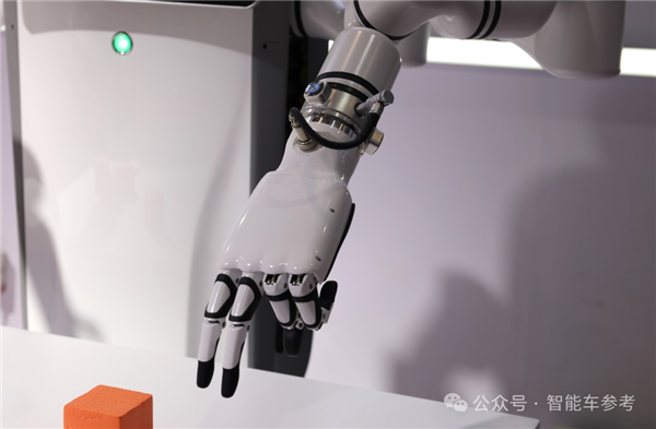 新款理想L9最高卖56万 李想:这是具身智能机器人