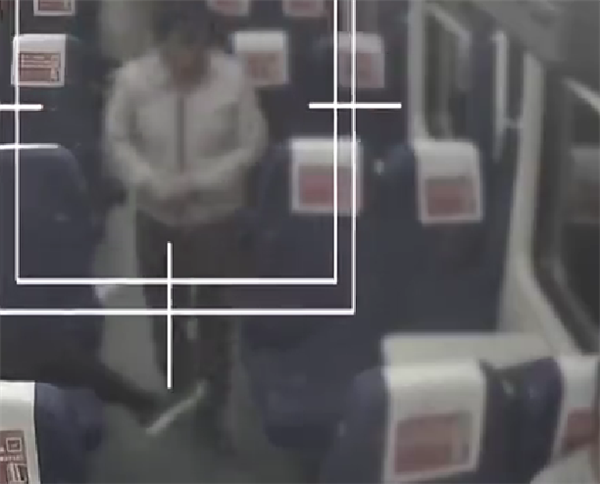 一觉睡醒8000元手机被偷!小偷将其藏在火车厕所垃圾桶