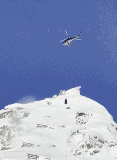 法国阿尔卑斯山区一滑雪场发生雪崩 起因竟是直升机作业