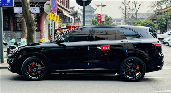 鸿蒙智行2026年大杀器!黑武士版问界M6实车曝光