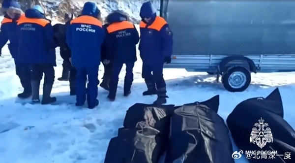 贝加尔湖7名溺亡中国游客遗体被打捞上岸 包含一家四口：俄潜水员使用水下摄像头定位