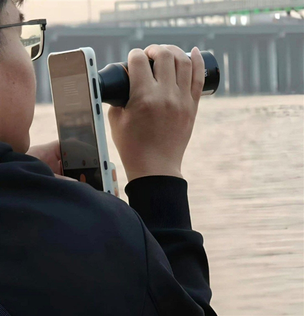 OPPO Find X9 Ultra来了:原生10倍光学变焦回归 机圈最强长枪大炮