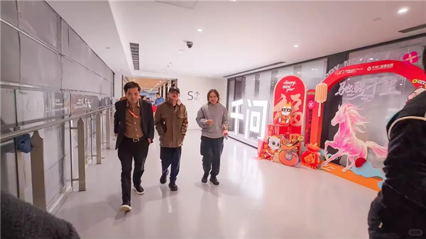 春节AI大战前夕 马云突然现身杭州阿里千问办公楼