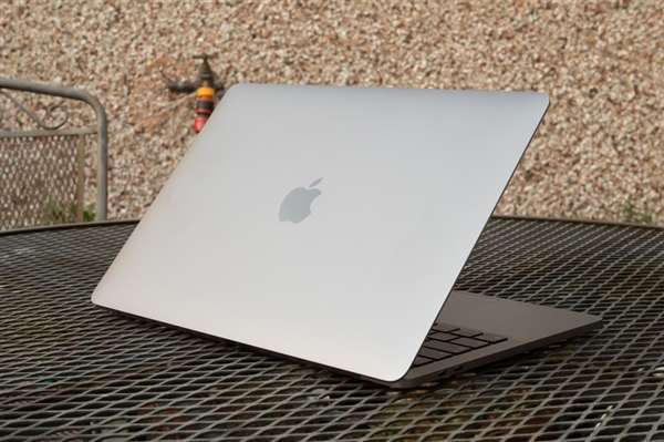 全新MacBook来了：苹果把iPhone芯片塞进笔记本里 性价比暴增