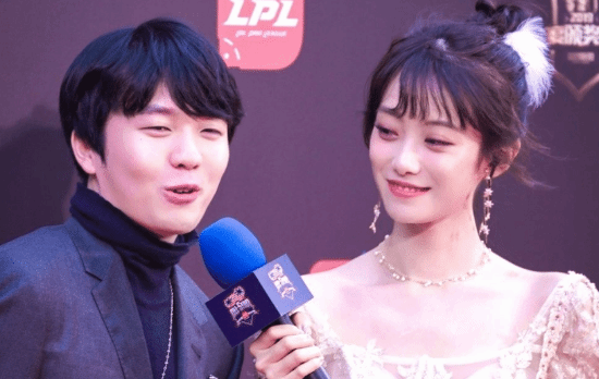 小钰分手后主持低迷被指“摆臭脸”