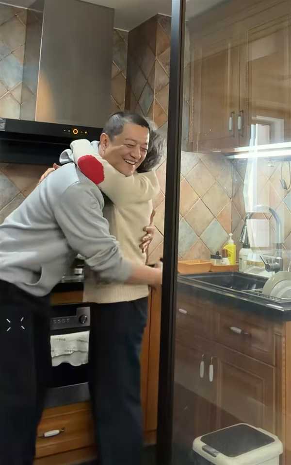 李亚鹏元宵节真情告白！呼吁大家拥抱母亲