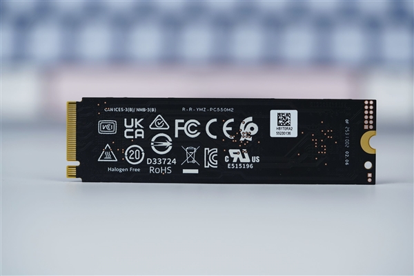 长江存储首款商用PCIe 5.0 SSD！PC550 1TB图赏