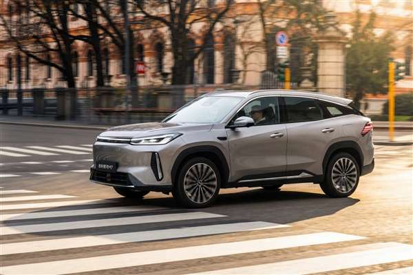 满油满电续航超1700km 银河M7官宣!吉利下一款爆款预定了