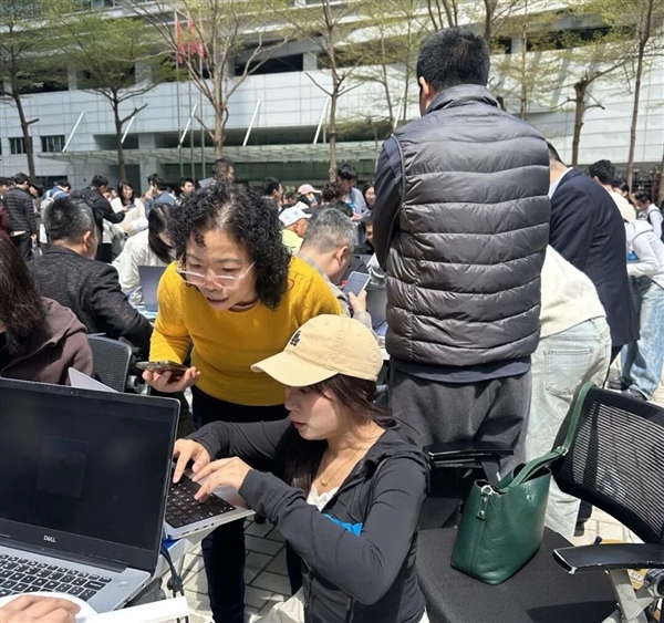 鹅厂门口爆满了！腾讯工程师在总部楼下免费安装OpenClaw