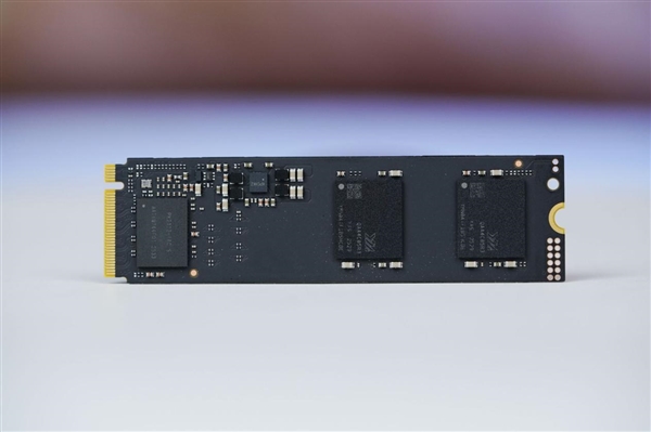 长江存储首款商用PCIe 5.0 SSD！PC550 1TB图赏