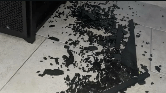 PC玻璃突然炸了！玩家换辐射绿亚克力 效果意外爆火