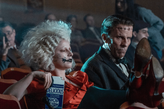 《暗黑新娘！》导演：华纳抗议我尺度太大 不能舔呕吐物