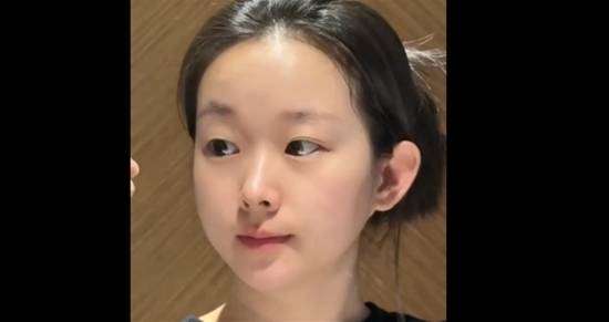 南京33岁女子长相幼态常被认成小学生网上爆火 进网吧都被拒：本人回应