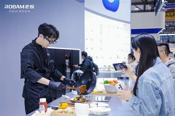老板电器发布全球首款AI烹饪眼镜！搭载自研大模型食神 新手秒变大厨