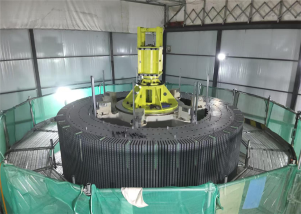 自主研制！首台国产大型变速抽蓄机组进入安装关键期