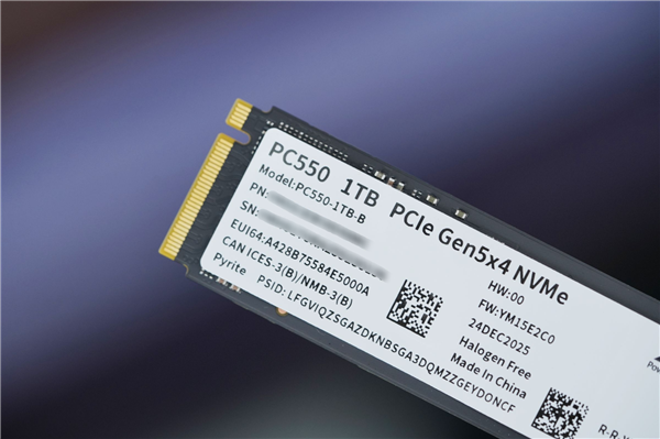 长江存储首款商用PCIe 5.0 SSD！PC550 1TB图赏