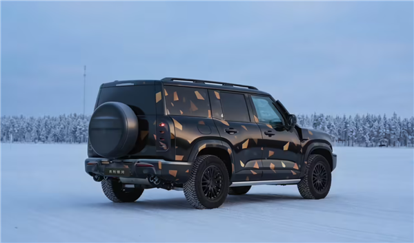 吉利方盒子登场!首款AI全地形硬核SUV定名“银河战舰700”