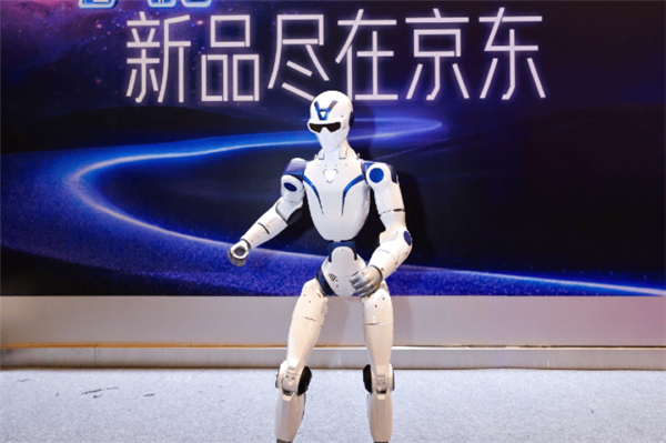 全球首款!宇树京东定制人形机器人亮相
