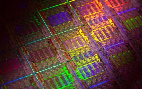 CPU 重回核心！Intel 设备订单激增 50%+ 年底冲刺大客户