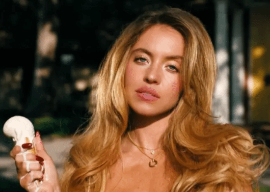 悉尼妹新剧尺度引热议，网友讨论剧情大胆表现