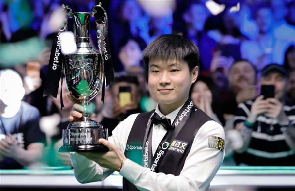 赵心童 10-3 横扫世界第一，创历史包揽三冠夺巡回锦标赛冠军