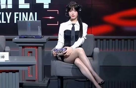 顶流主播声援国内美女解说！曾被指卖肉后涂黑全身反击