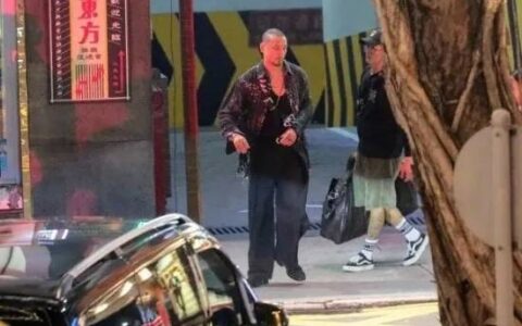 吴彦祖为《九龙城寨》剃光头，小胡子造型凶悍霸气