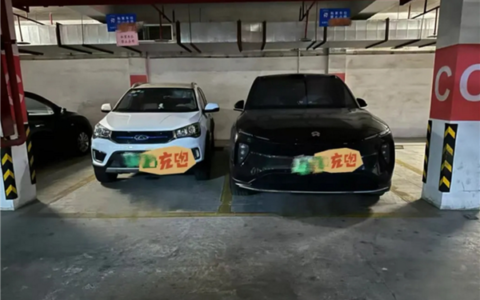 有种痛苦叫邻居买大车 你要爬副驾上下车：油车主吐槽新能源车越造越大、越来越重