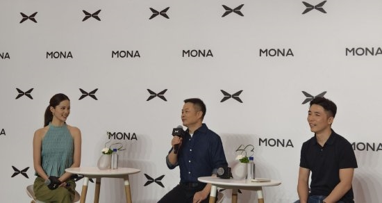 何小鹏被欧阳娜娜大笑表情包吓怕：不敢再带她开车
