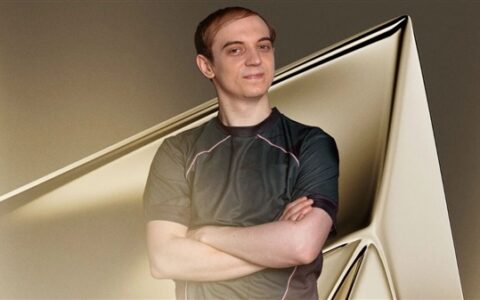 Caps入选英雄联盟名人堂，成FakerUzi后第三位