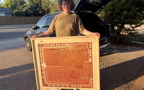 x86鼻祖Intel 8080原始掩模：5000晶体管手工打造