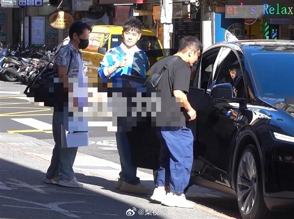 林志颖再驾特斯拉，四年前事故险丧命