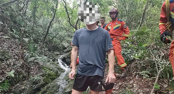 男子听AI抄近道被困深山，AI说“哈哈”