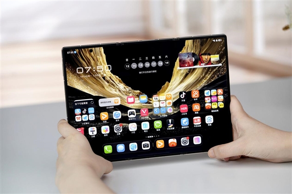 华为Mate XT 2非凡大师三折叠图赏