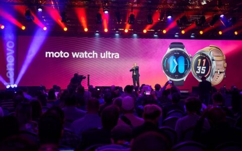 Qira落地可穿戴！moto watch ultra发布