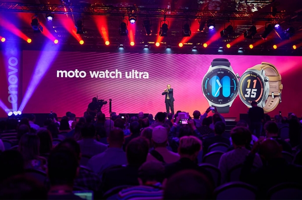Qira落地可穿戴！moto watch ultra发布