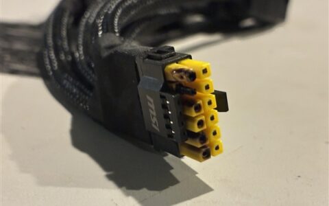 RTX 5090又烧：DLSS5功耗613W，插头熔化