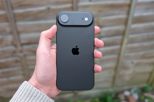 iPhone Air 2或成标准版，命名iPhone 18