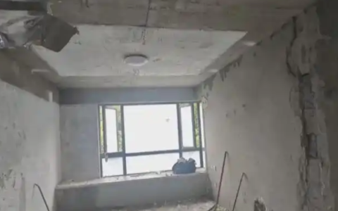 上海住户拆7墙致全楼开裂邻居争吵