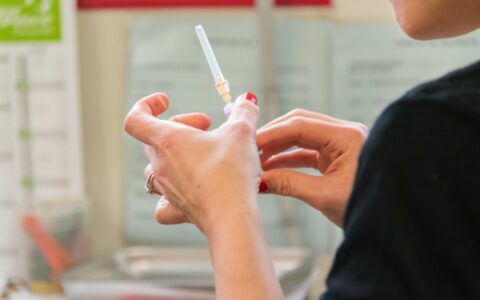 中国3.3亿高血压患者，一针管数月疫苗将至