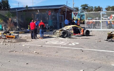 南非GT赛法拉利488高速失控撞墙车手身亡