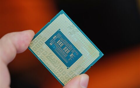 美海关主管偷46台电脑 i7换奔腾被抓