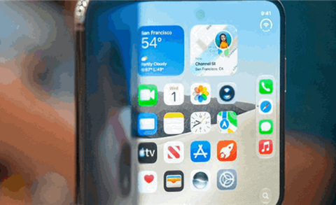苹果副总裁：iPhone Duo磨砂膜遮折痕，铰链无松垮胜友商